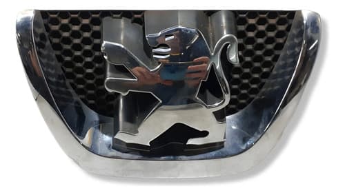 Emblema Grade Peugeot 206 1999/11 Original Cinza — foto 1 de 4