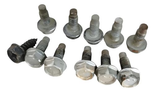 Parafusos Para-lama Nissan March 1.6 2015/2016 — foto 1 de 6